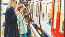 مستوى المعيشة المرتفع: راحة التنقل باستخدام وسائل النقل العام