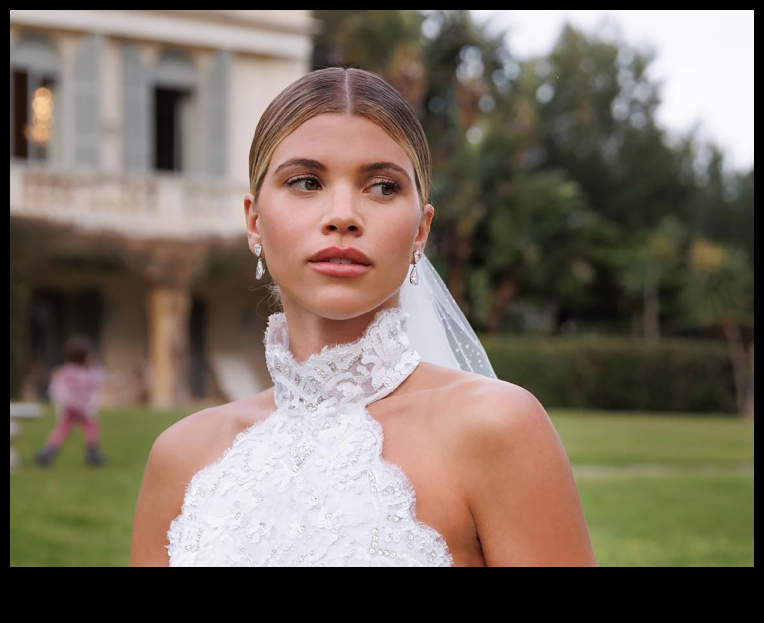 العروس المحمرّة أكثر من 50 نصيحة جمالية لكل إطلالة 2 العروس المحمرّة: نصائح جماليّة لكلّ إطلالة