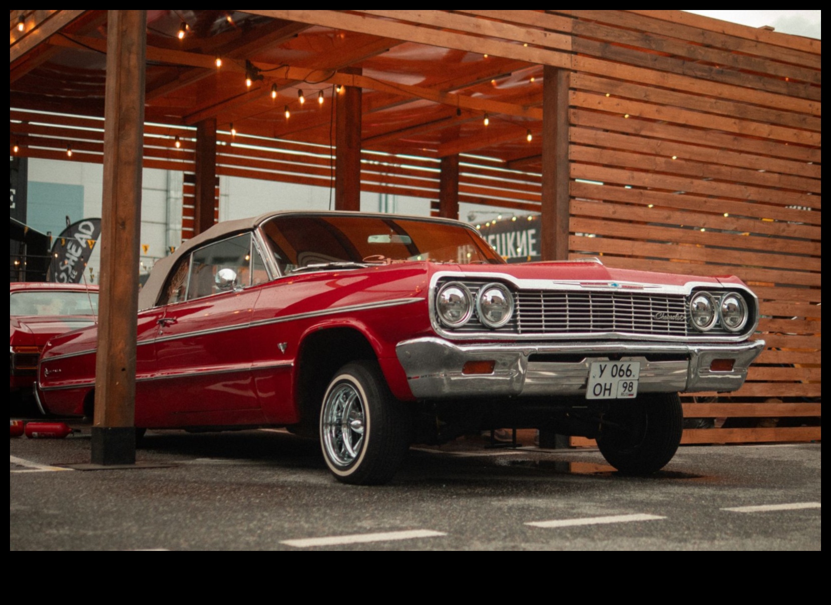 عجلات التراث: المركبات القديمة وفن السفر عبر الزمن