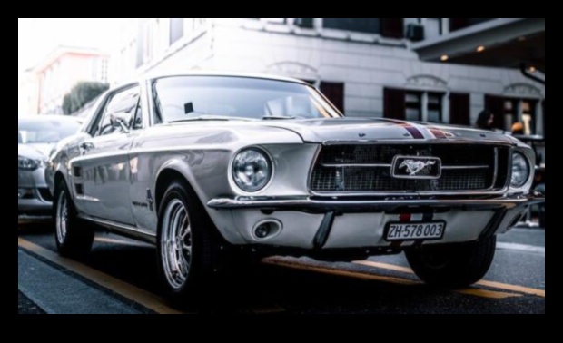 الأساطير الفاخرة: الاحتفال بالجاذبية الخالدة للمركبات المميزة