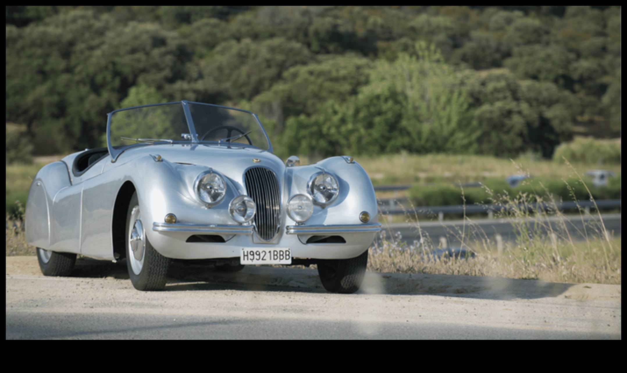 الأساطير الفاخرة: الاحتفال بالجاذبية الخالدة للمركبات المميزة