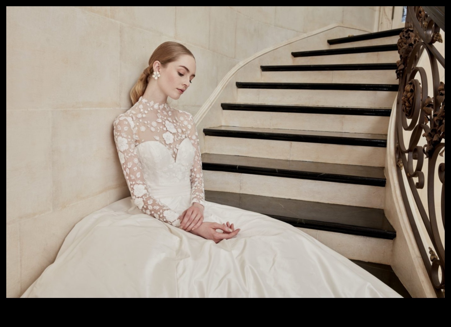 الإرث شيك: فساتين الزفاف خمر مع قصة