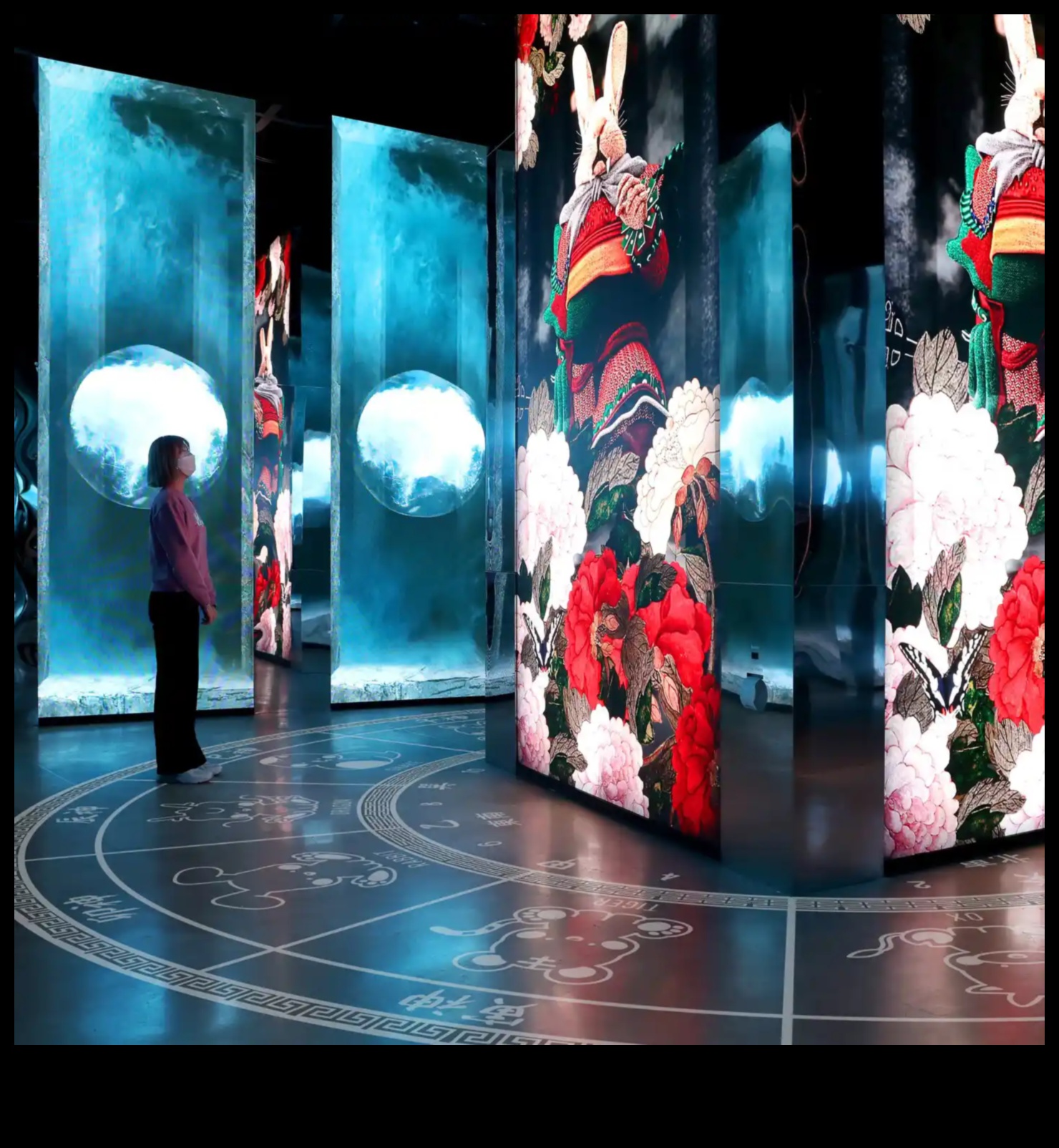 المسرات الديناميكية: استكشاف عالم الفنون الإبداعية وحلول تكنولوجيا المعلومات