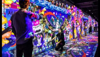 المسرات الديناميكية: استكشاف عالم الفنون الإبداعية وحلول تكنولوجيا المعلومات