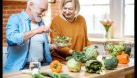 تغذية السنوات الذهبية: إتقان تغذية الشيخوخة